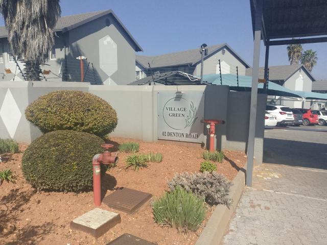 Townhouse for sale in Vosloorus, Gauteng