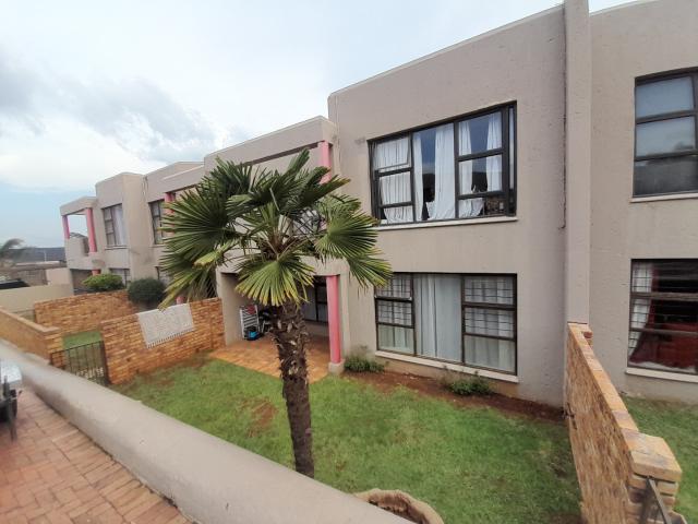 Townhouse for sale in Vosloorus, Gauteng
