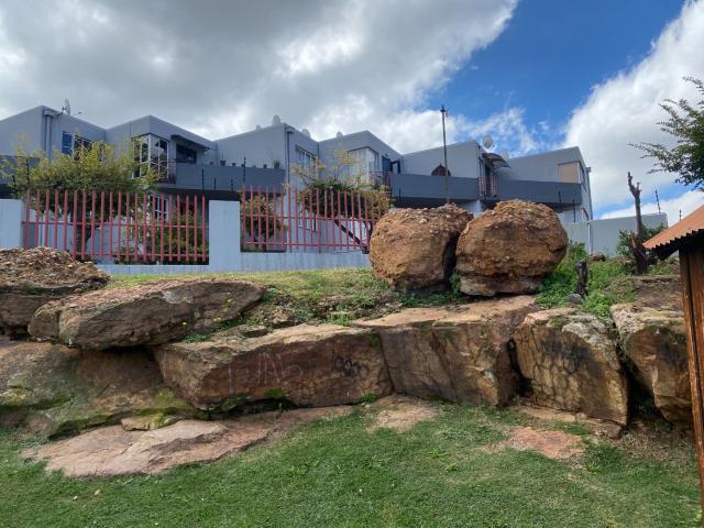 Townhouse for sale in Vosloorus, Gauteng