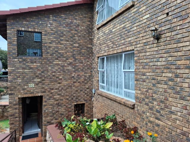 Townhouse for sale in Vosloorus, Gauteng