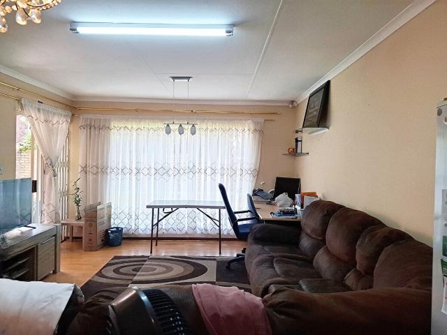 Townhouse for sale in Vosloorus, Gauteng
