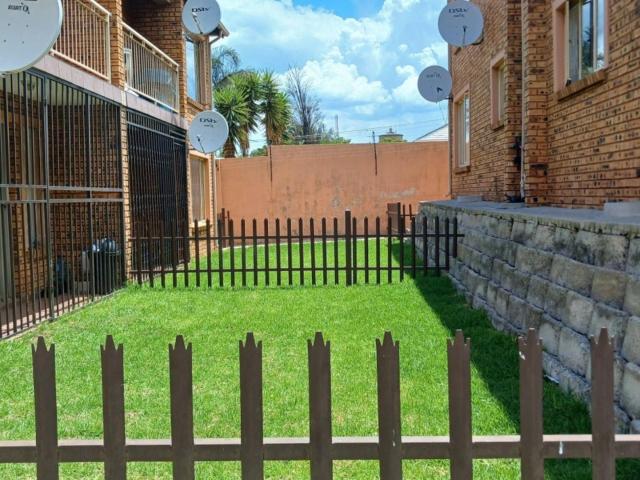 Townhouse for sale in Vosloorus, Gauteng