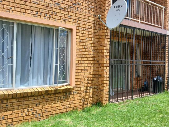 Townhouse for sale in Vosloorus, Gauteng