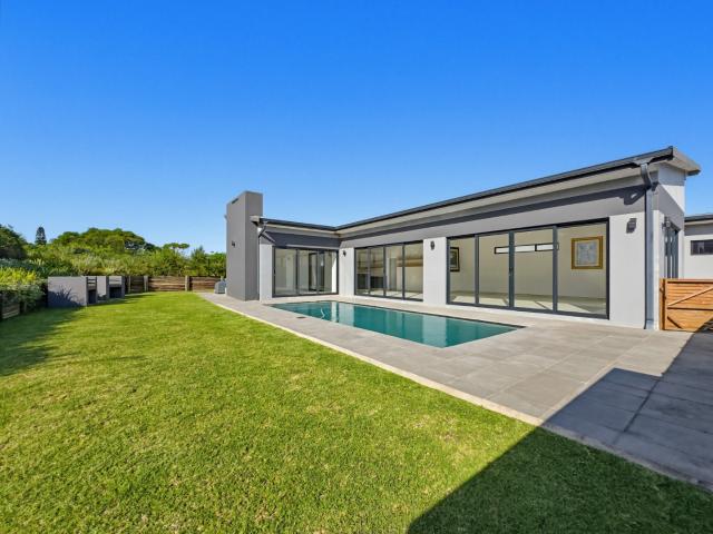 Townhouse for sale in Princess Grant, Kwazulu-natal