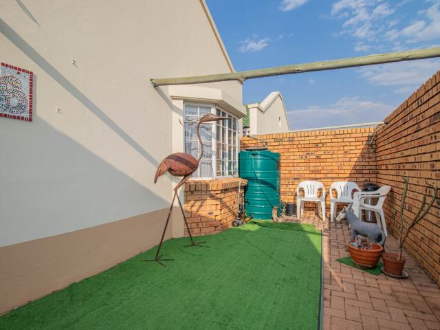 Townhouse for sale in Hartbeespoort Dam Nature Reserve, North West