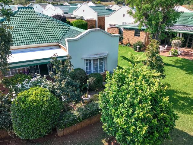Townhouse for sale in Hartbeespoort Dam Nature Reserve, North West
