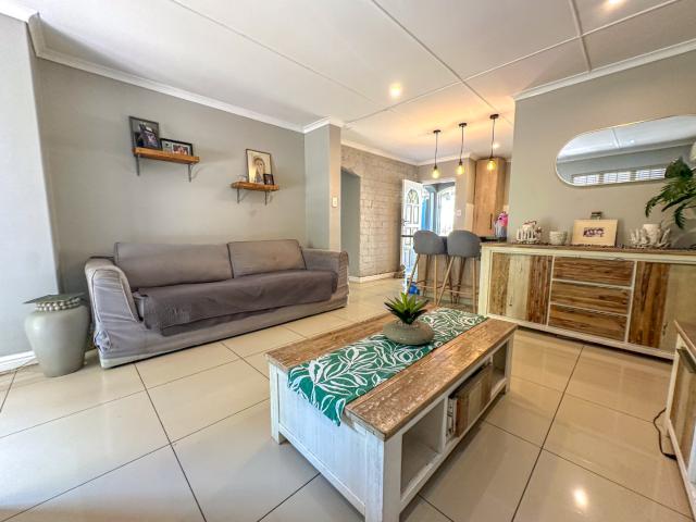 Townhouse for sale in Seaview, Kwazulu-natal