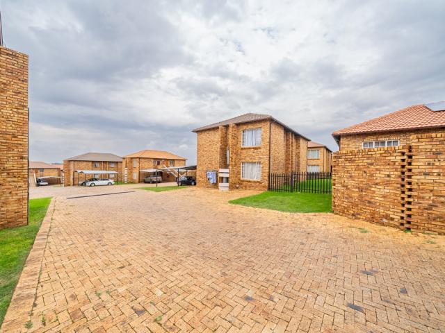 Townhouse for sale in Alberton