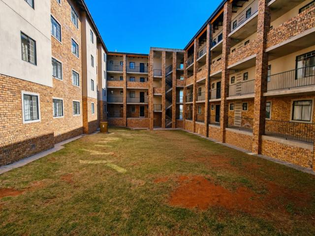 Townhouse for sale in Vosloorus, Gauteng