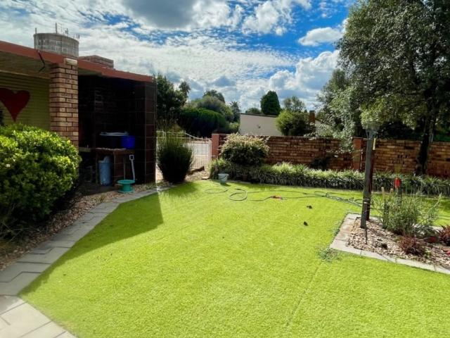 Townhouse for sale in Dr Kenneth Kaunda, North West