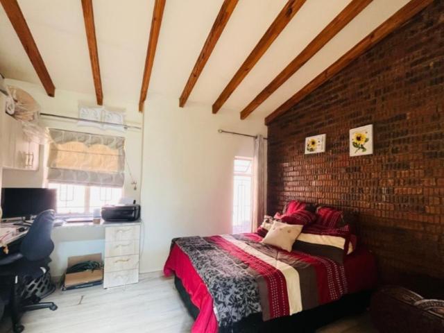Townhouse for sale in Vosloorus, Gauteng