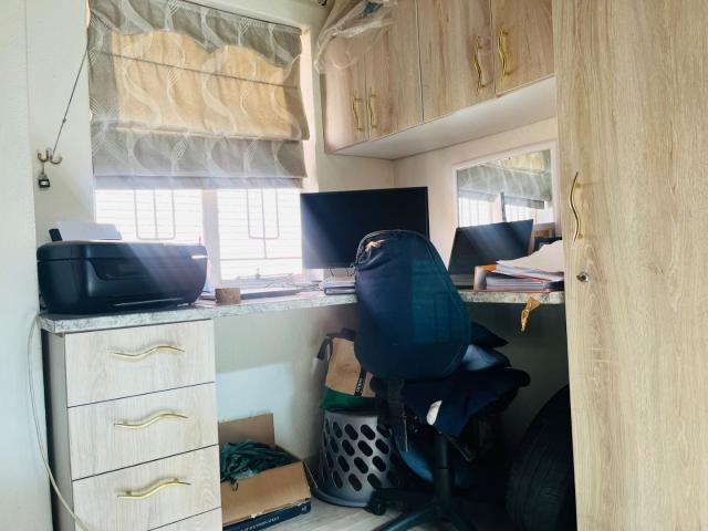 Townhouse for sale in Vosloorus, Gauteng