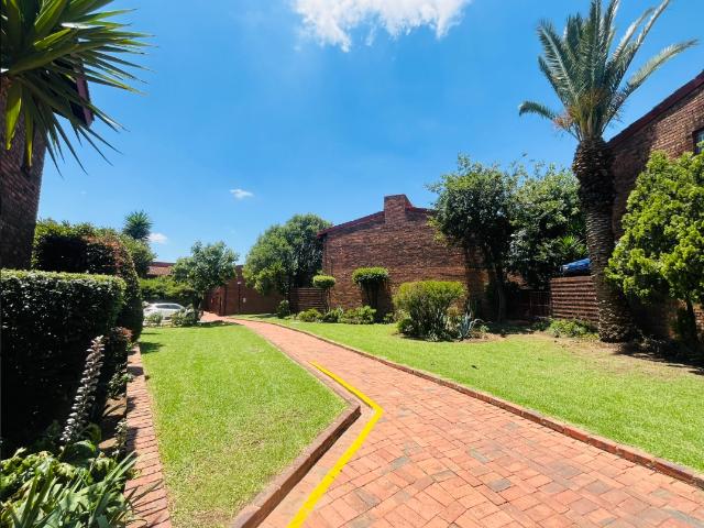 Townhouse for sale in Vosloorus, Gauteng