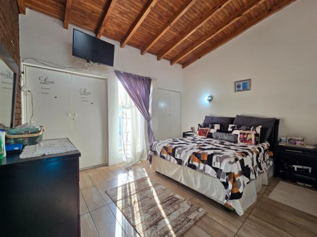 Townhouse for sale in Vosloorus, Gauteng