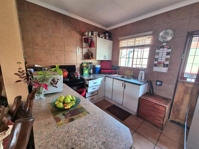 Townhouse for sale in Mohlakeng, Gauteng