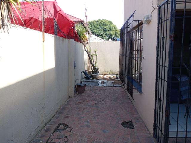 Townhouse for sale in Vosloorus, Gauteng