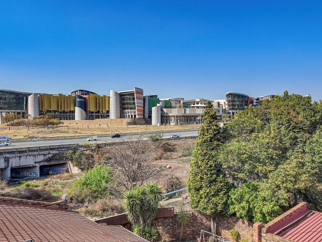 Townhouse for sale in Nooitgedacht, Gauteng