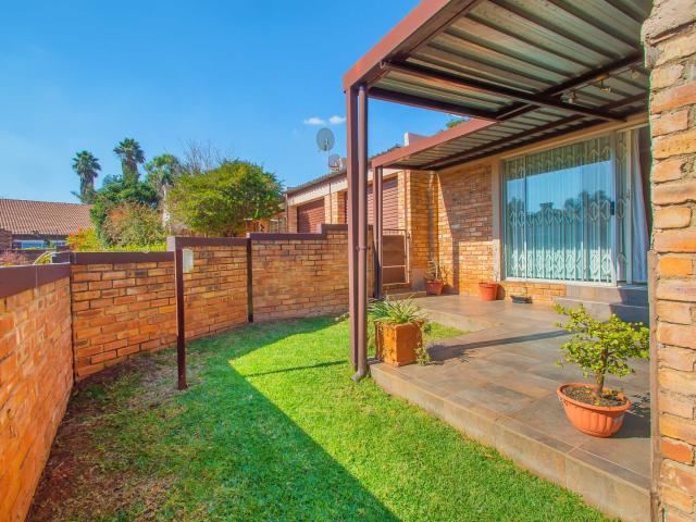 Townhouse for sale in Roodepoort