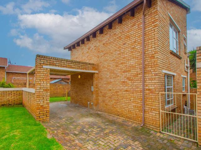 Townhouse for sale in Nooitgedacht, Gauteng
