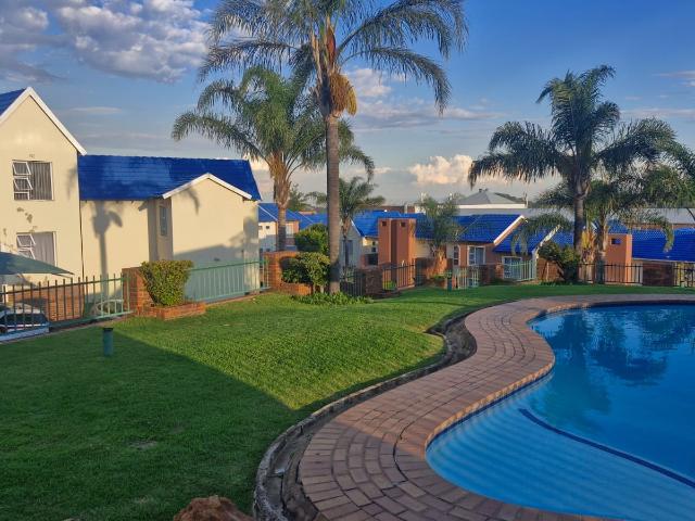 Townhouse for sale in Vosloorus, Gauteng