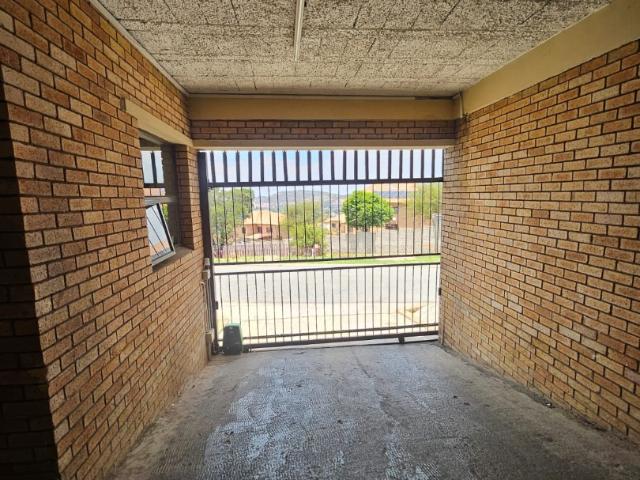 Townhouse for sale in Vosloorus, Gauteng