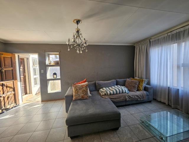 Townhouse for sale in Vosloorus, Gauteng