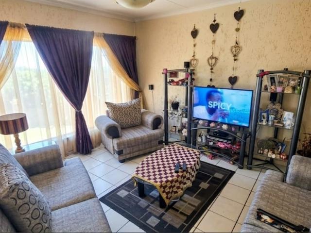Townhouse for sale in Vosloorus, Gauteng