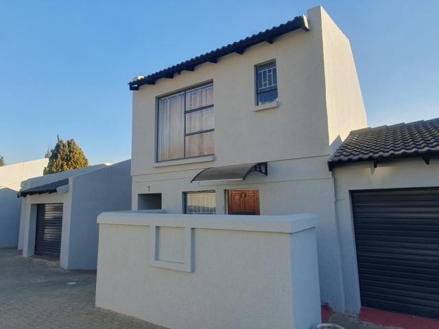 Townhouse for sale in Vosloorus, Gauteng