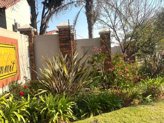 Townhouse for sale in Vosloorus, Gauteng