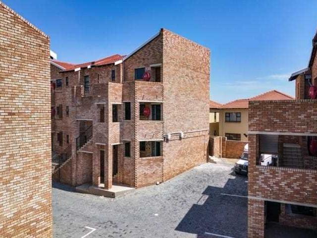 Townhouse for sale in Vosloorus, Gauteng