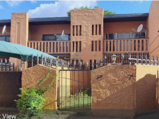 Townhouse for sale in Vosloorus, Gauteng