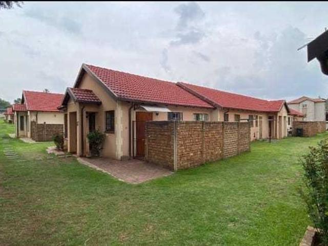 Townhouse for sale in Vosloorus, Gauteng