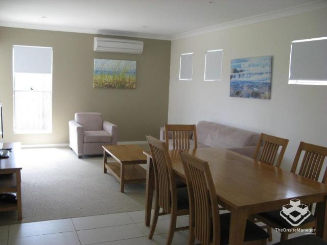 Townhouse for rent in Cannonvale, Queensland