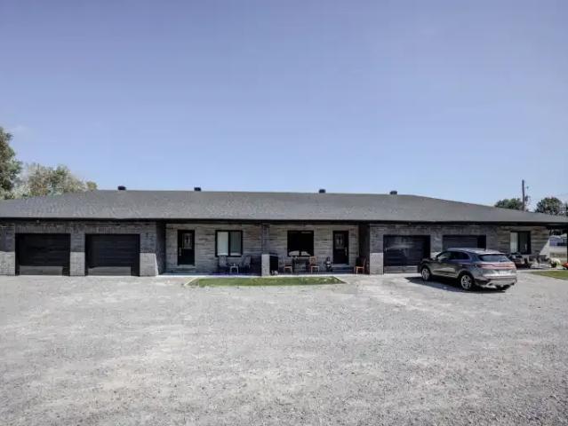 Townhouse for rent in Wanup, Ontario