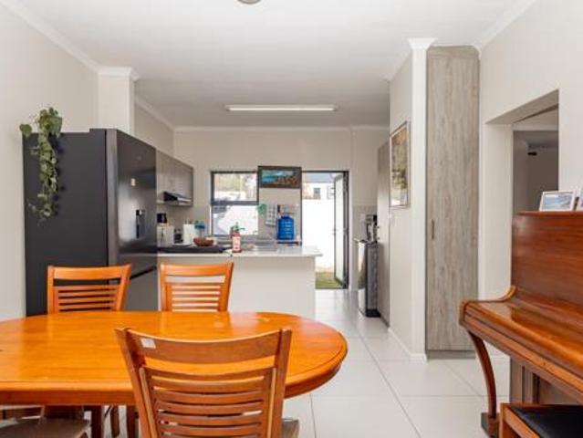 Townhouse for rent in Durbanville, Western Cape