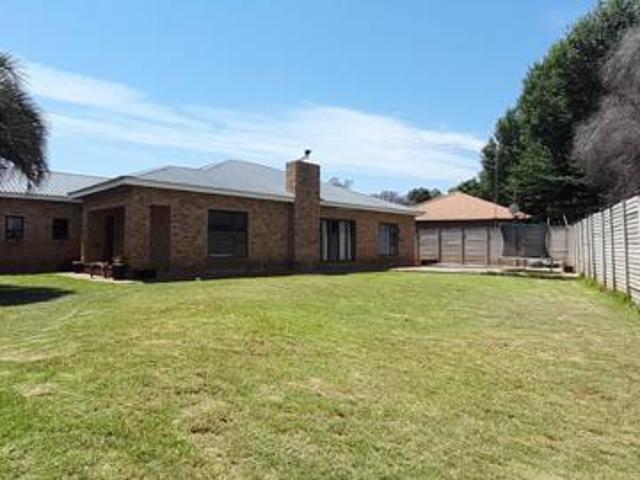 Townhouse for rent in Dr Kenneth Kaunda, North West