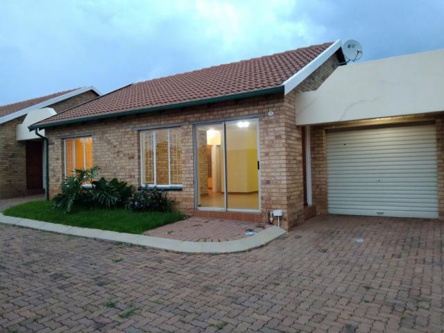 Townhouse for rent in Kagiso, Gauteng
