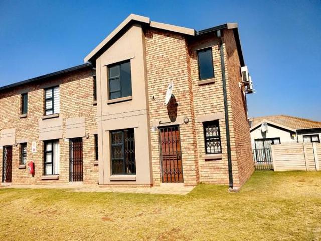 Townhouse for rent in Ekurhuleni, Gauteng