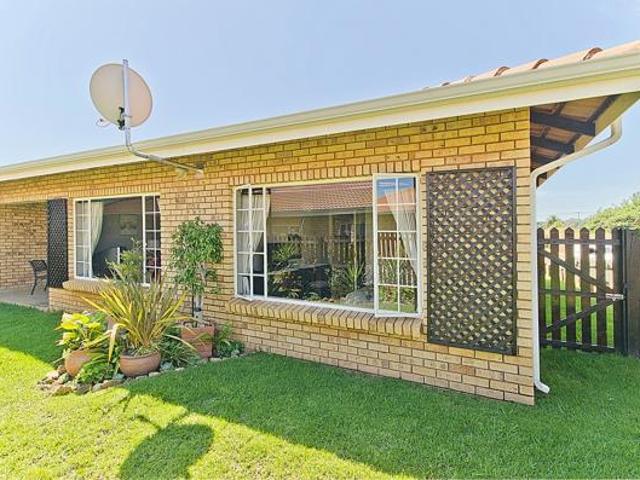 Townhouse for rent in Vosloorus, Gauteng