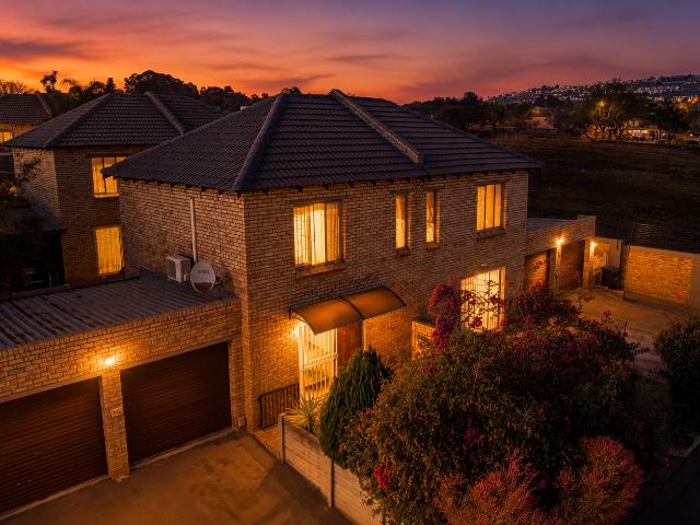 Townhouse for sale in Nooitgedacht, Gauteng