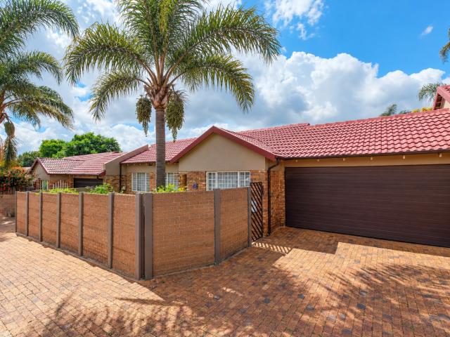 Townhouse for sale in Roodepoort, City of Johannesburg Metropolitan Municipality