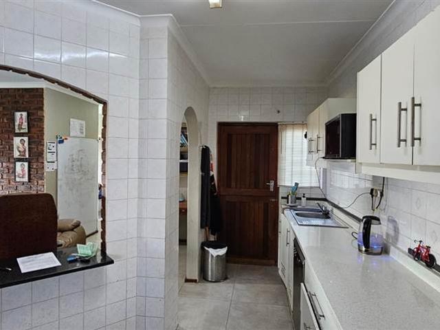 Townhouse for sale in Seaview, Kwazulu-natal
