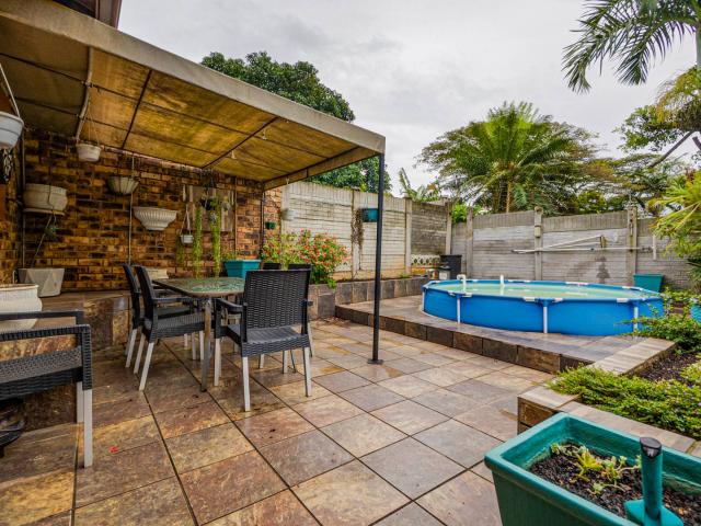 Townhouse for sale in Amanzimtoti, Kwazulu-natal