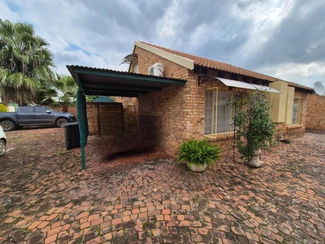 Townhouse for sale in Waterkloof, Gauteng