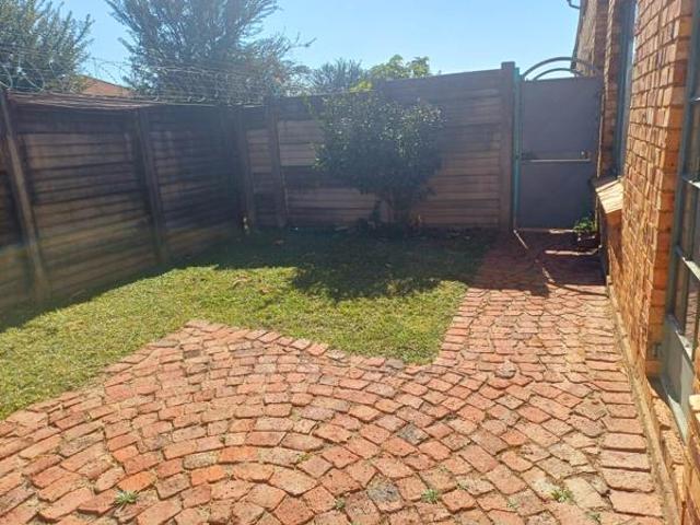 Townhouse for rent in Waterkloof, Gauteng