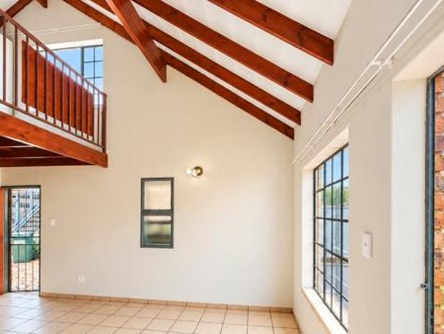 Townhouse for rent in Waterkloof, Gauteng