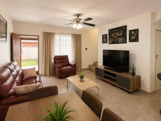 Townhouse for rent in Waterkloof, Gauteng