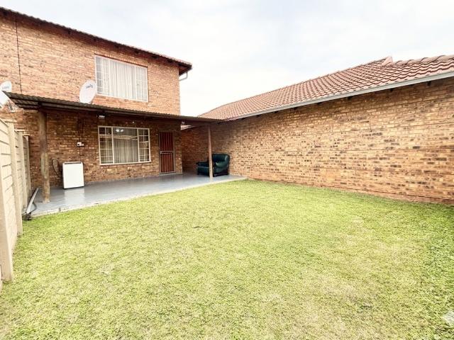 Townhouse for sale in Waterkloof, Gauteng