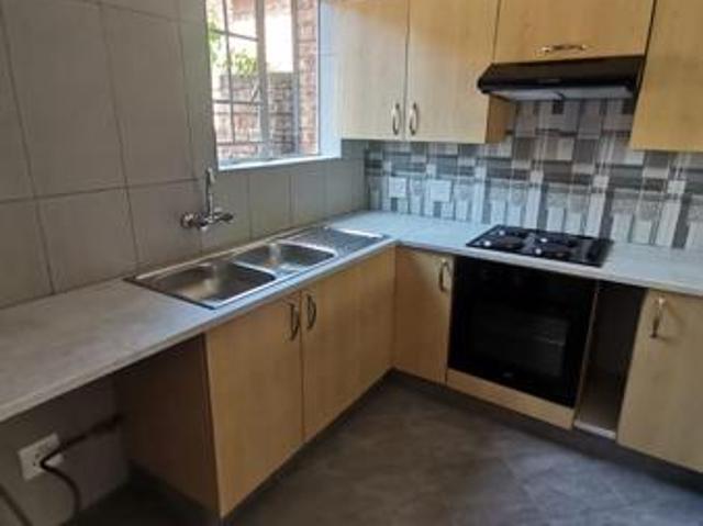 Townhouse for rent in Waterkloof, Gauteng