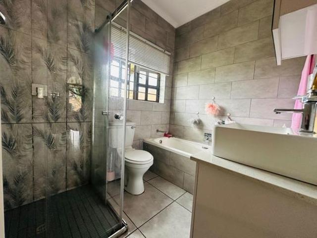 Townhouse for sale in Richards Bay, uMhlathuze Local Municipality
